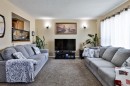 557 Mary Cameron Crescent North, Lethbridge, AB  - Indoor Photo Showing Living Room 
