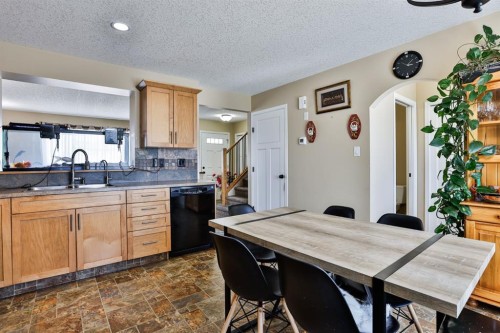 557 Mary Cameron Crescent North, Lethbridge, AB - Indoor