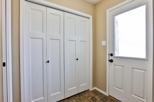 557 Mary Cameron Crescent North, Lethbridge, AB - Indoor Photo Showing Other Room