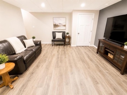 183 Lynx Road North, Lethbridge, AB 