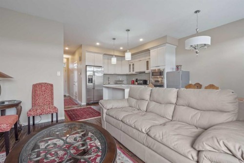2-422 Highlands Boulevard West, Lethbridge, AB - Indoor Photo Showing Living Room