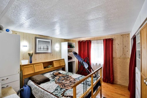 222 Centre Street, Lomond, AB - Indoor