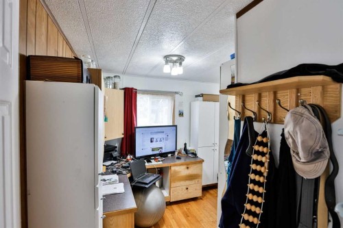 222 Centre Street, Lomond, AB - Indoor