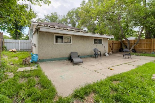 2001 10 Avenue South, Lethbridge, AB 