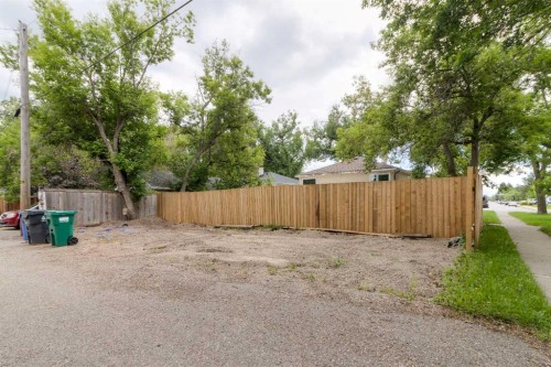 2001 10 Avenue South, Lethbridge, AB 
