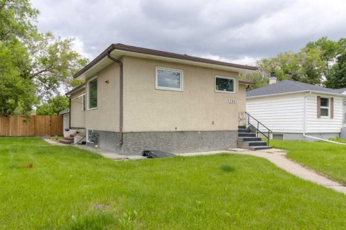 2001 10 Avenue South, Lethbridge, AB 