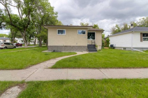 2001 10 Avenue South, Lethbridge, AB 