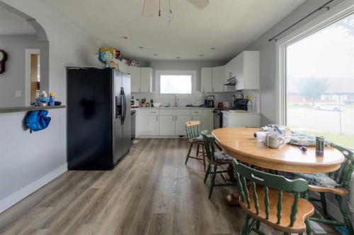 2001 10 Avenue South, Lethbridge, AB 