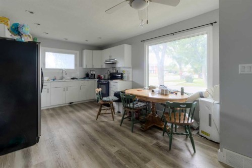 2001 10 Avenue South, Lethbridge, AB 