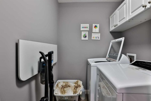 223 Couleesprings Terrace South, Lethbridge, AB - Indoor Photo Showing Laundry Room