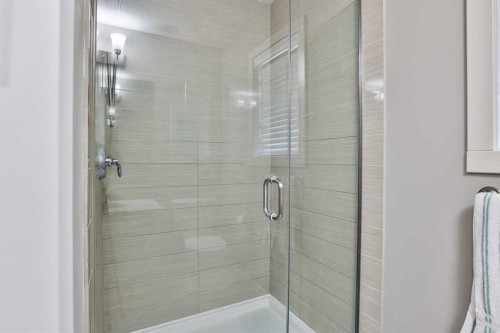 223 Couleesprings Terrace South, Lethbridge, AB - Indoor Photo Showing Bathroom