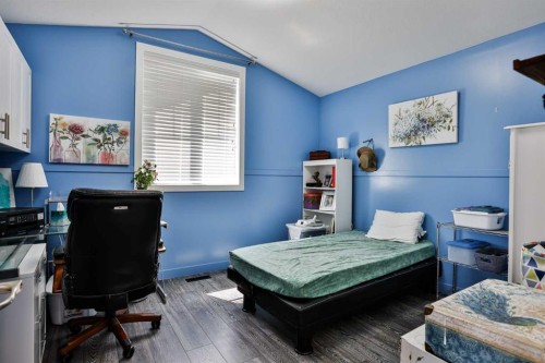 223 Couleesprings Terrace South, Lethbridge, AB - Indoor Photo Showing Bedroom
