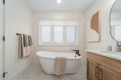 343 Blackwolf Boulevard North, Lethbridge, AB - Indoor Photo Showing Bathroom