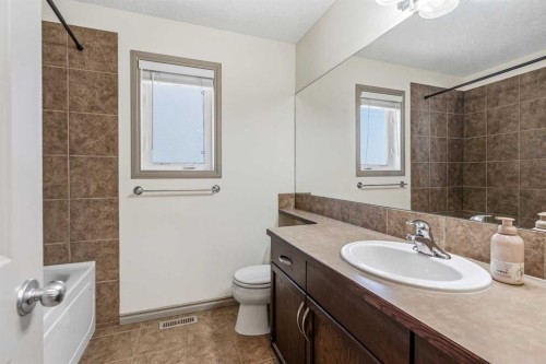 306 Keystone Lane West, Lethbridge, AB - Indoor Photo Showing Bathroom