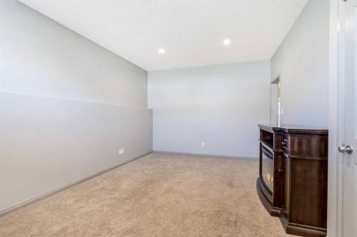 306 Keystone Lane West, Lethbridge, AB - Indoor Photo Showing Other Room
