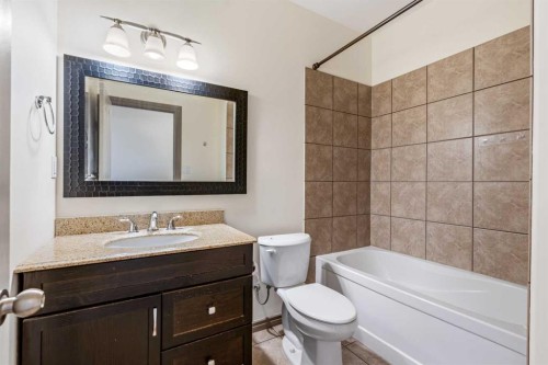 306 Keystone Lane West, Lethbridge, AB - Indoor Photo Showing Bathroom