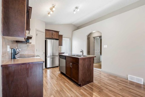 306 Keystone Lane West, Lethbridge, AB - Indoor Photo Showing Kitchen With Double Sink