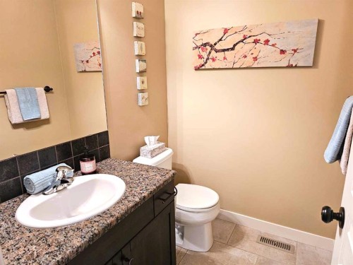 230 Firelight Crescent West, Lethbridge, AB - Indoor Photo Showing Bathroom