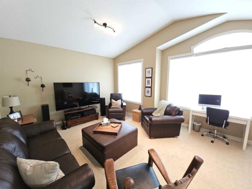 230 Firelight Crescent West, Lethbridge, AB - Indoor Photo Showing Living Room