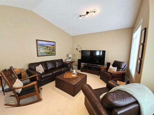 230 Firelight Crescent West, Lethbridge, AB - Indoor Photo Showing Living Room
