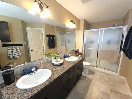 230 Firelight Crescent West, Lethbridge, AB - Indoor Photo Showing Bathroom