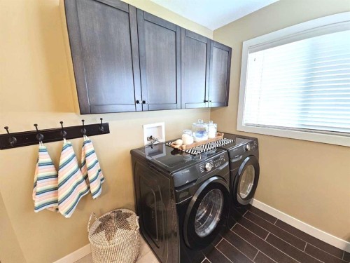 230 Firelight Crescent West, Lethbridge, AB - Indoor Photo Showing Laundry Room