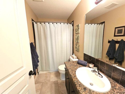 230 Firelight Crescent West, Lethbridge, AB - Indoor Photo Showing Bathroom