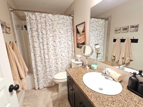 230 Firelight Crescent West, Lethbridge, AB - Indoor Photo Showing Bathroom