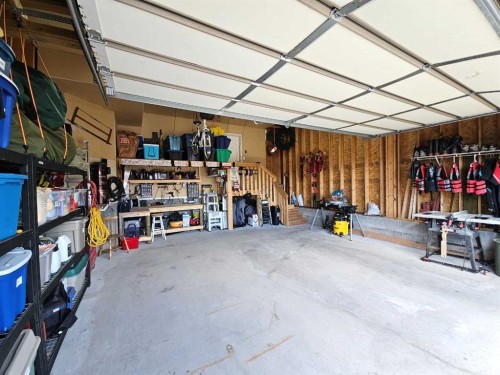230 Firelight Crescent West, Lethbridge, AB - Indoor Photo Showing Garage
