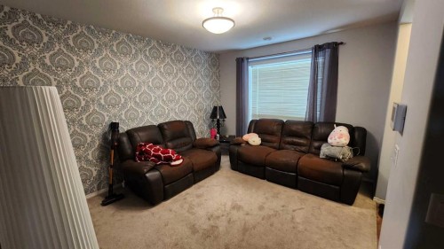 86-53 Keystone Terrace West, Lethbridge, AB - Indoor Photo Showing Living Room