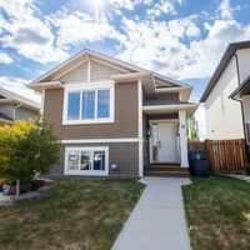 28 Jessie Ursenbach Way NORTH Lethbridge, AB T1H 5P5