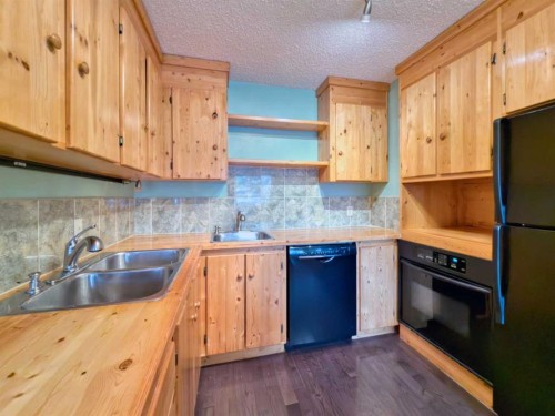 8126 20 Avenue, Coleman, AB - Indoor Photo Showing Kitchen With Double Sink