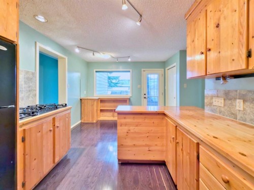 8126 20 Avenue, Coleman, AB - Indoor Photo Showing Kitchen