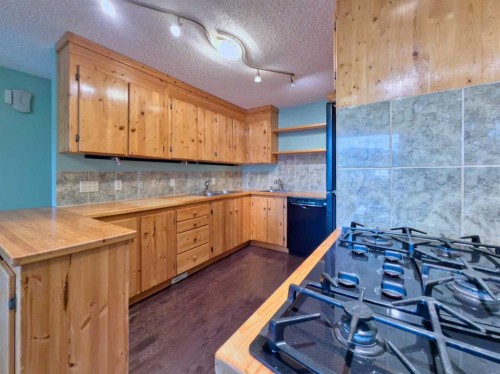 8126 20 Avenue, Coleman, AB - Indoor Photo Showing Kitchen