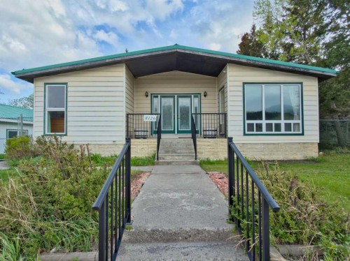 8126 20 Avenue, Coleman, AB - Outdoor