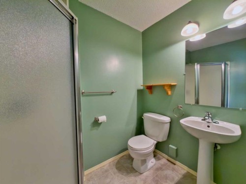 8126 20 Avenue, Coleman, AB - Indoor Photo Showing Bathroom