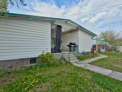 8126 20 Avenue, Coleman, AB - Outdoor