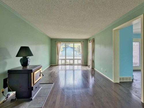 8126 20 Avenue, Coleman, AB - Indoor Photo Showing Other Room