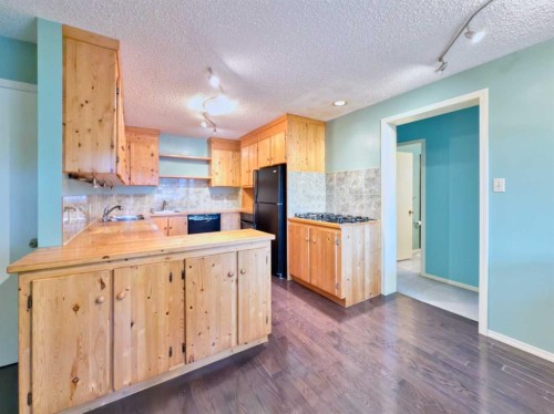8126 20 Avenue, Coleman, AB - Indoor Photo Showing Kitchen