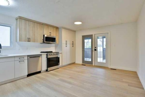 418 Dieppe Boulevard South, Lethbridge, AB - Indoor Photo Showing Kitchen