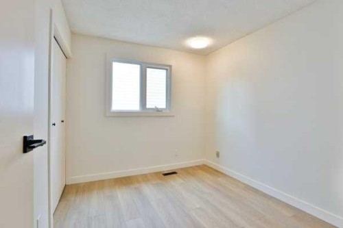 418 Dieppe Boulevard South, Lethbridge, AB - Indoor Photo Showing Other Room