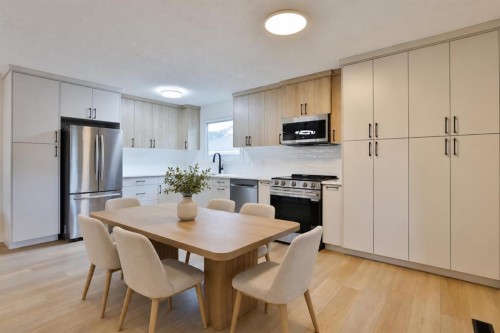 418 Dieppe Boulevard South, Lethbridge, AB - Indoor Photo Showing Dining Room