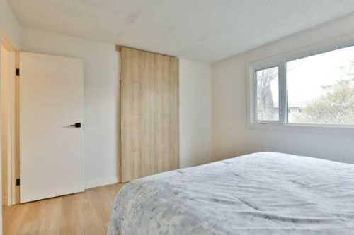 418 Dieppe Boulevard South, Lethbridge, AB - Indoor Photo Showing Bedroom