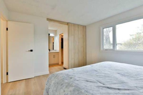 418 Dieppe Boulevard South, Lethbridge, AB - Indoor Photo Showing Bedroom
