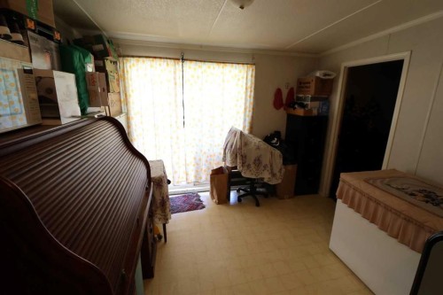 1124 1 Ave, Vauxhall, AB - Indoor