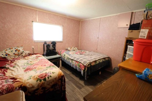 1124 1 Ave, Vauxhall, AB - Indoor Photo Showing Bedroom