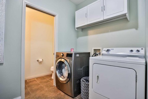 14 Thyrza Burkitt Place North, Lethbridge, AB - Indoor Photo Showing Laundry Room