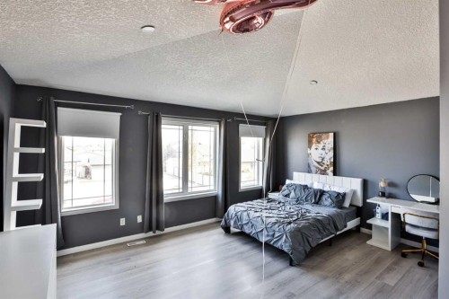 14 Thyrza Burkitt Place North, Lethbridge, AB - Indoor Photo Showing Bedroom