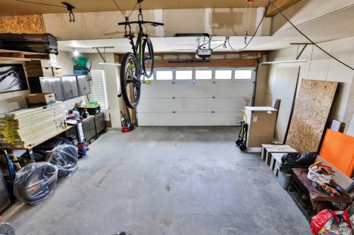 14 Thyrza Burkitt Place North, Lethbridge, AB - Indoor Photo Showing Garage