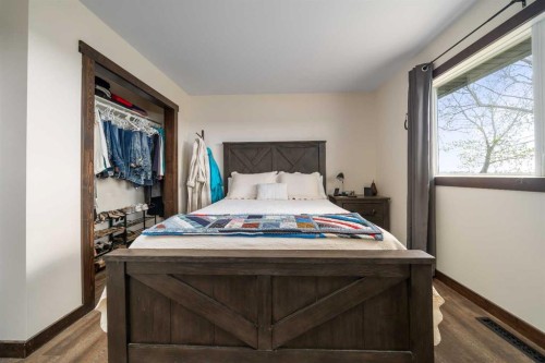94075 Range Road 115, Burdett, AB - Indoor Photo Showing Bedroom